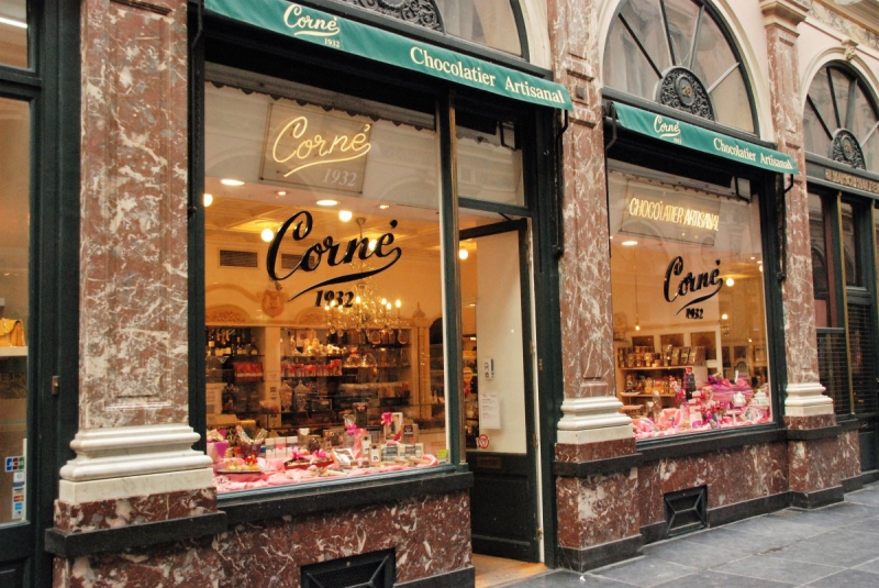 vitrine-PIERREFEU DU VAR-min_chocolate_chocolaterie_shop_luxury_chic_gallery_brussels_belgium-558146